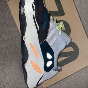 Yeezy Wave Runner 700 - Size 13